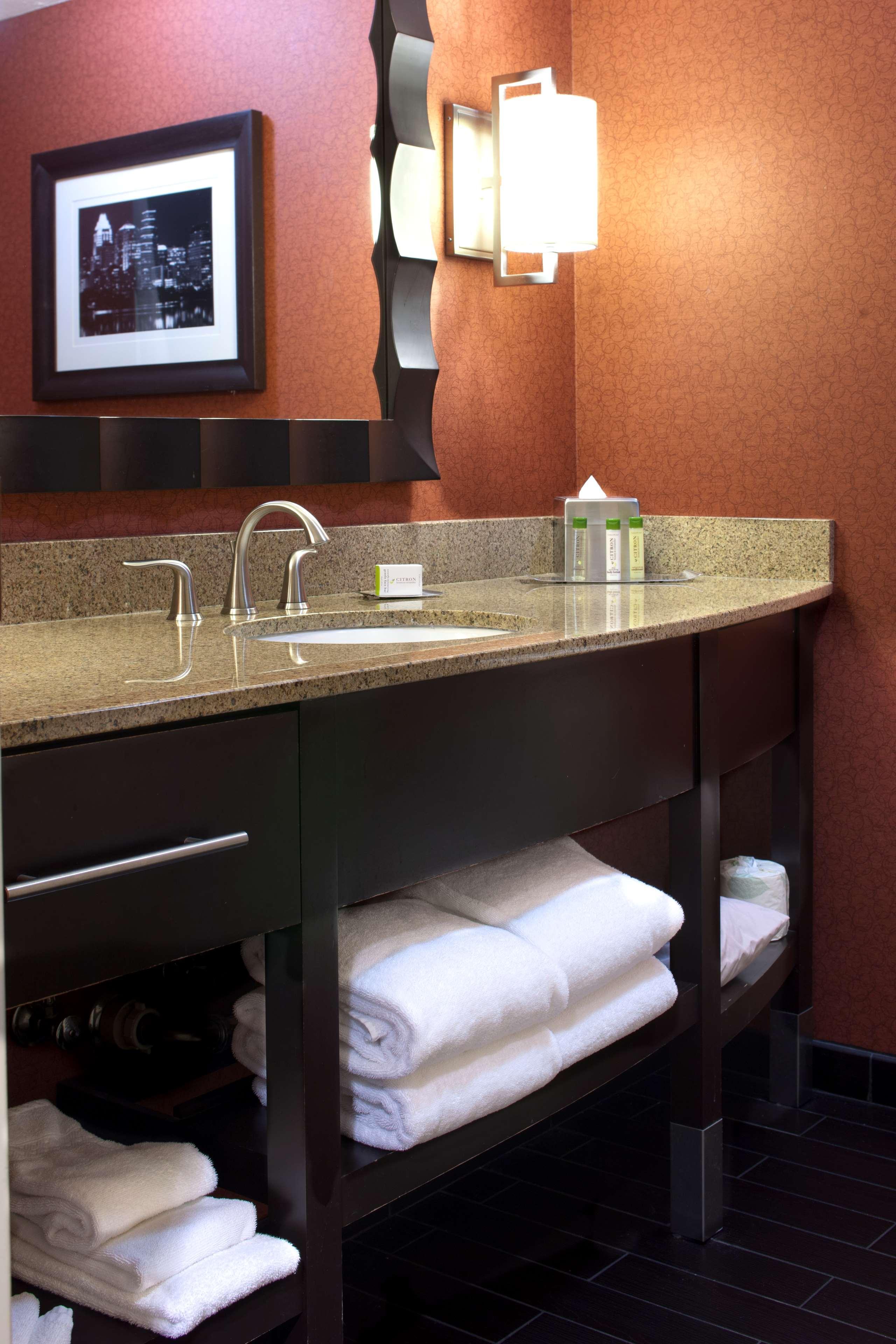 Doubletree By Hilton Austin-University Area Room photo