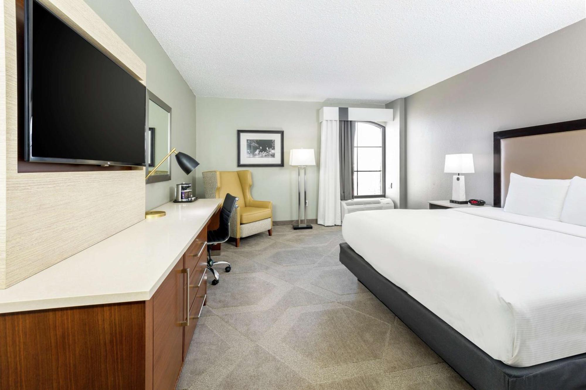 Doubletree By Hilton Austin-University Area Exterior photo