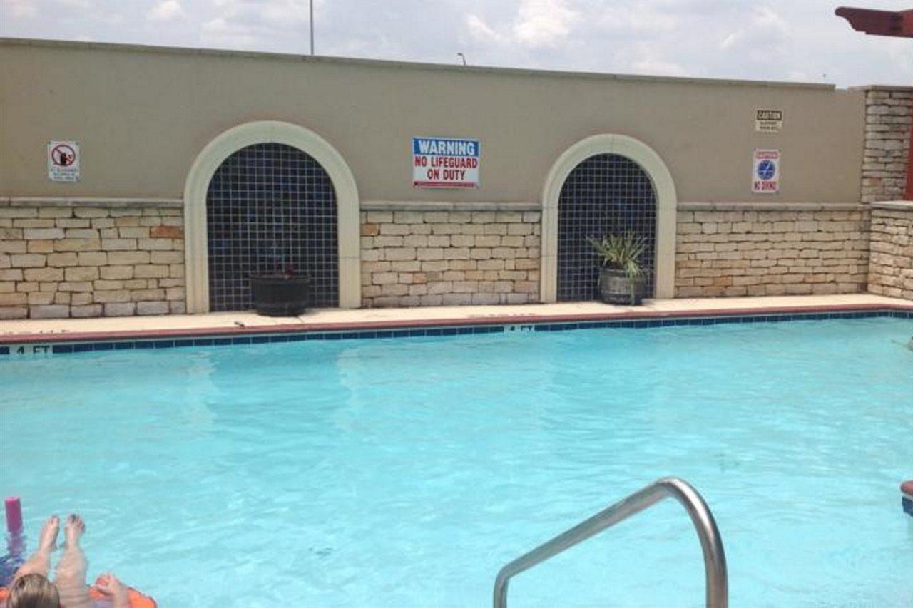 Doubletree By Hilton Austin-University Area Exterior photo