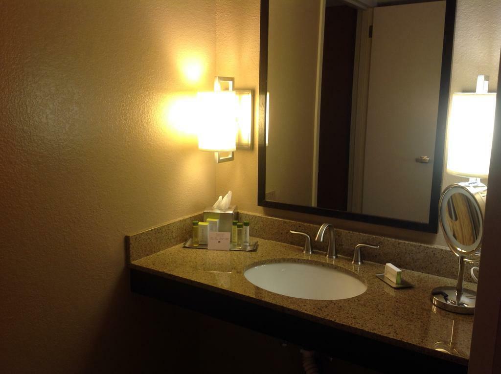 Doubletree By Hilton Austin-University Area Exterior photo